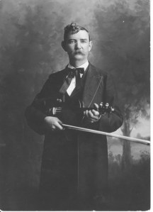 Bob Hargrave with fiddle 1914