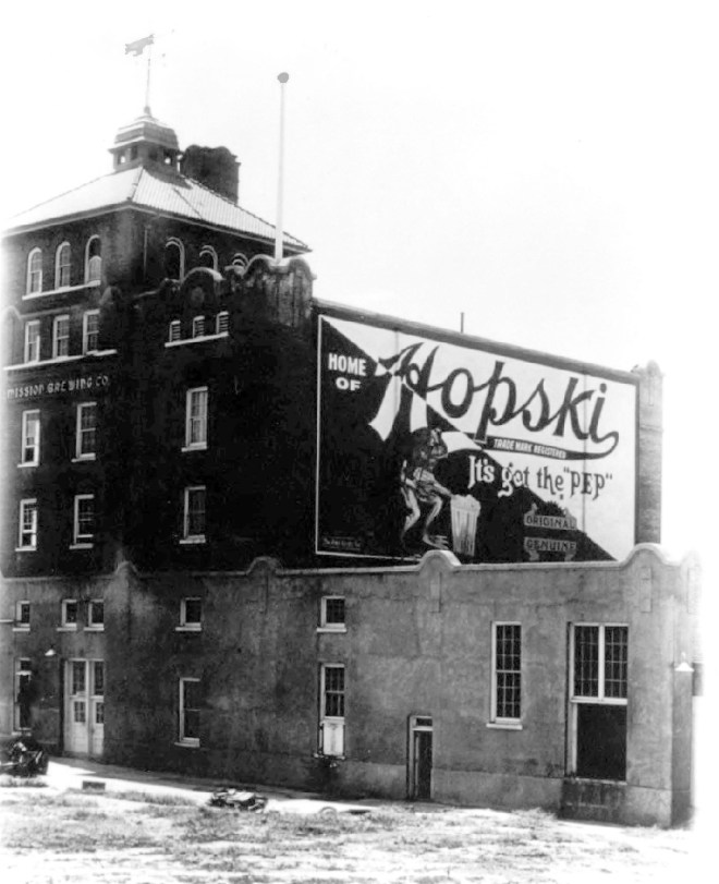 This image has an empty alt attribute; its file name is mission-brewery-circa-1915.jpg